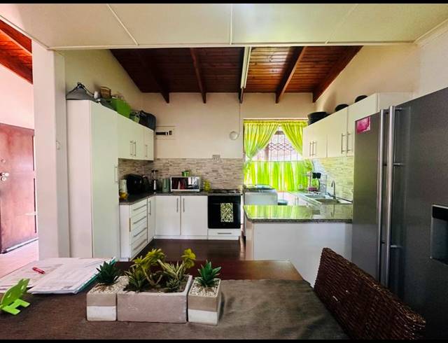 2 BEDROOM DUPLEX FOR SALE IN WOODHAVEN
